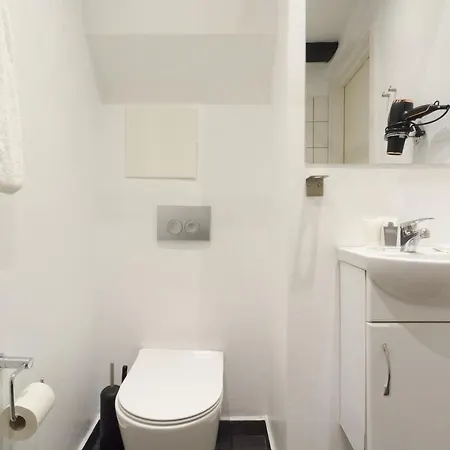 Unique 2 Bedroom Duplex W Exposed Beams In Cph Kopenhag