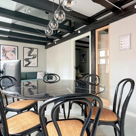 Unique 2 Bedroom Duplex W Exposed Beams In Cph * Kodaň