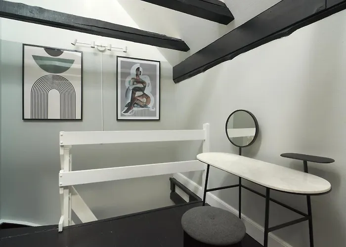 Unique 2 Bedroom Duplex W Exposed Beams In Cph