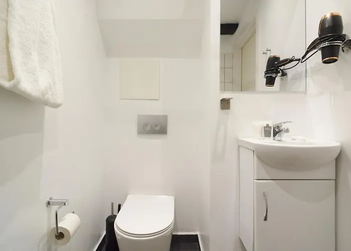 Unique 2 Bedroom Duplex W Exposed Beams In Cph Koppenhága