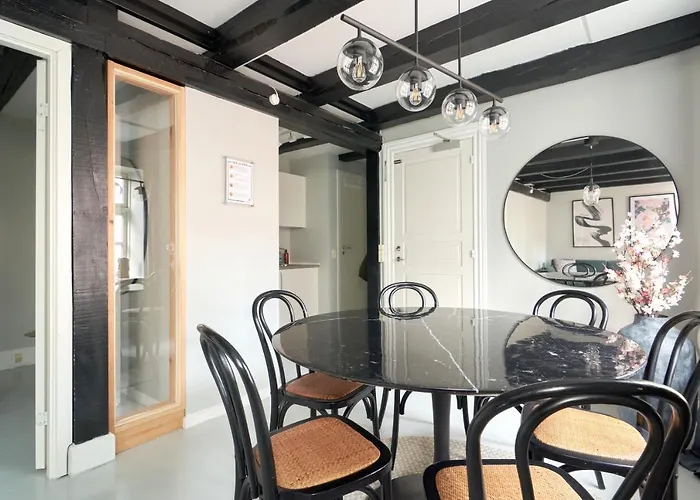 Unique 2 Bedroom Duplex W Exposed Beams In Cph * Koppenhága