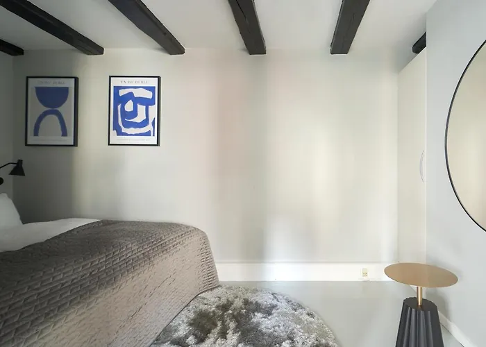 Unique 2 Bedroom Duplex W Exposed Beams In Cph