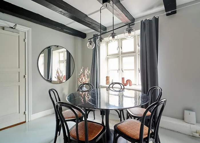 Unique 2 Bedroom Duplex W Exposed Beams In Cph * Koppenhága