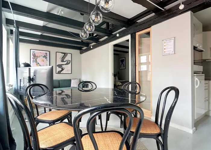 Unique 2 Bedroom Duplex W Exposed Beams In Cph * Koppenhága