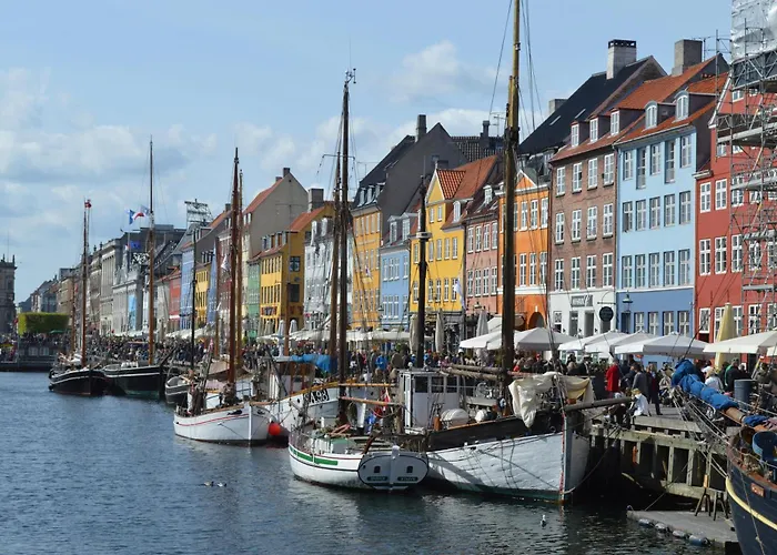 Unique 2 Bedroom Duplex W Exposed Beams In Cph